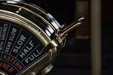 (AT) FULL THROTTLE definition .